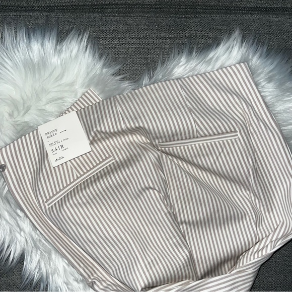 NWT✨ Side-Zip Skinny Ankle Pant - Picture 2 of 3